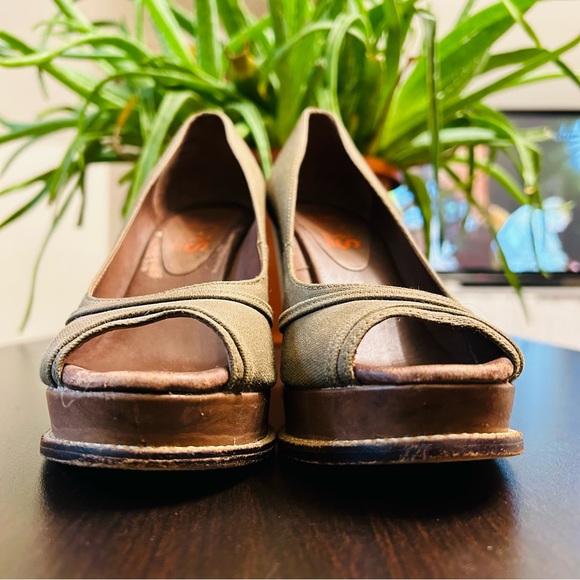Michael Kors Olive Green Leather & Canvas Peep-Toe Wedges | Size 6 - Picture 3 of 9